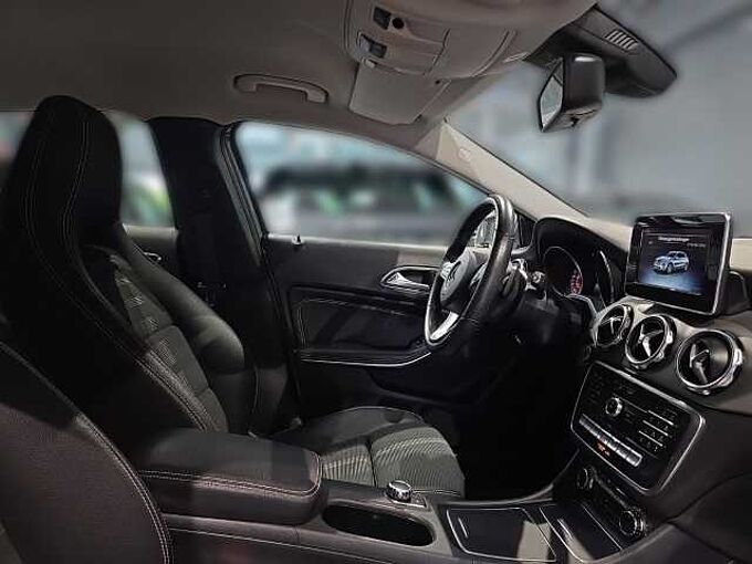Mercedes-Benz GLA 200 Urban LED AHK NAVI