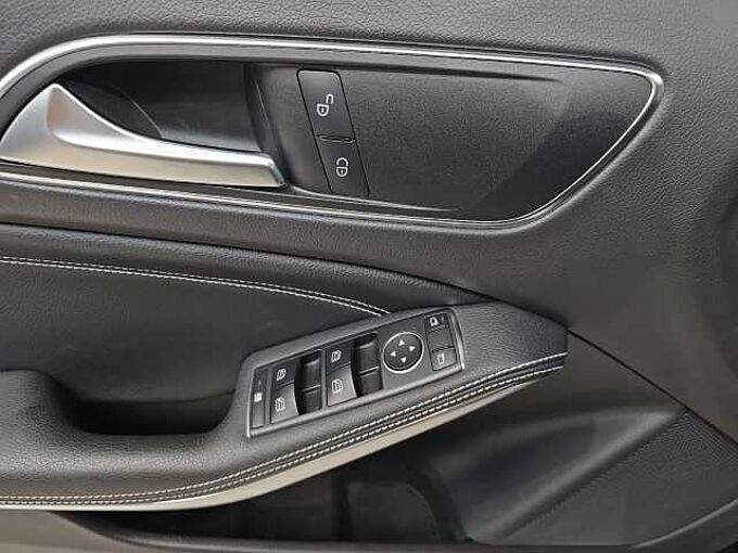 Mercedes-Benz GLA 200 Urban LED AHK NAVI