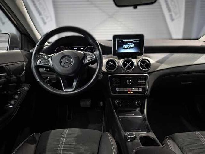 Mercedes-Benz GLA 200 Urban LED AHK NAVI