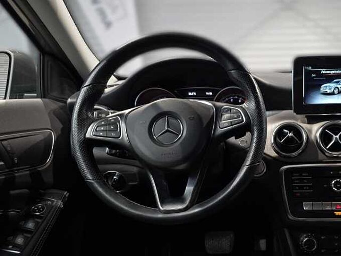 Mercedes-Benz GLA 200 Urban LED AHK NAVI
