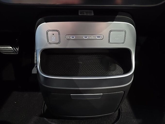 Hyundai IONIQ 9 6-SITZER (MY26) 110 KWH (307 PS) 4WD UNIQ PANO SWIVEL-PAKET