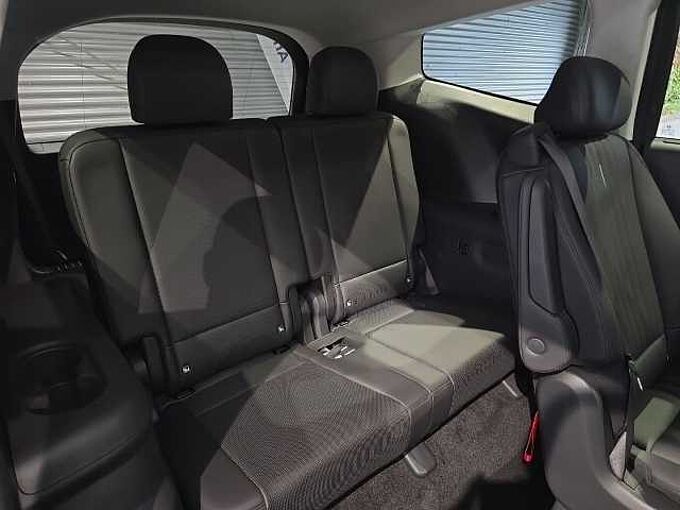 Hyundai IONIQ 9 6-SITZER (MY26) 110 KWH (307 PS) 4WD UNIQ PANO SWIVEL-PAKET