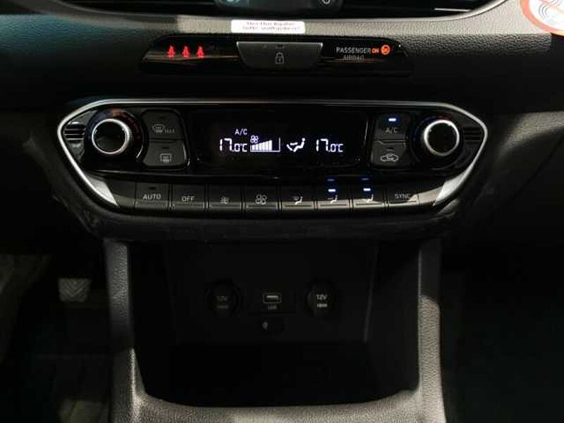 Hyundai i30 Mild-Hybrid EU6d FL 1.5 T-GDI 5-Türer M/T 48V (MJ23) Advantage Mild-Hybrid EU6d FL 1.5 T-GDI 5-Türer M/T 48V (MJ23) Advantage