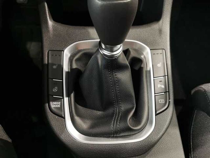 Hyundai i30 Mild-Hybrid EU6d FL 1.5 T-GDI 5-Türer M/T 48V (MJ23) Advantage Mild-Hybrid EU6d FL 1.5 T-GDI 5-Türer M/T 48V (MJ23) Advantage