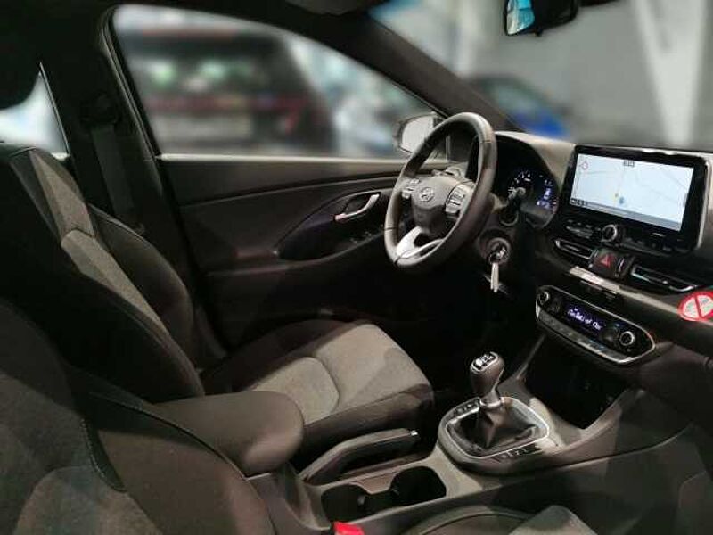 Hyundai i30 Mild-Hybrid EU6d FL 1.5 T-GDI 5-Türer M/T 48V (MJ23) Advantage Mild-Hybrid EU6d FL 1.5 T-GDI 5-Türer M/T 48V (MJ23) Advantage