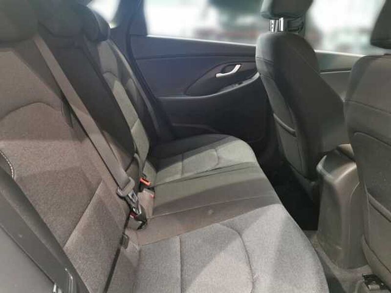 Hyundai i30 Mild-Hybrid EU6d FL 1.5 T-GDI 5-Türer M/T 48V (MJ23) Advantage Mild-Hybrid EU6d FL 1.5 T-GDI 5-Türer M/T 48V (MJ23) Advantage