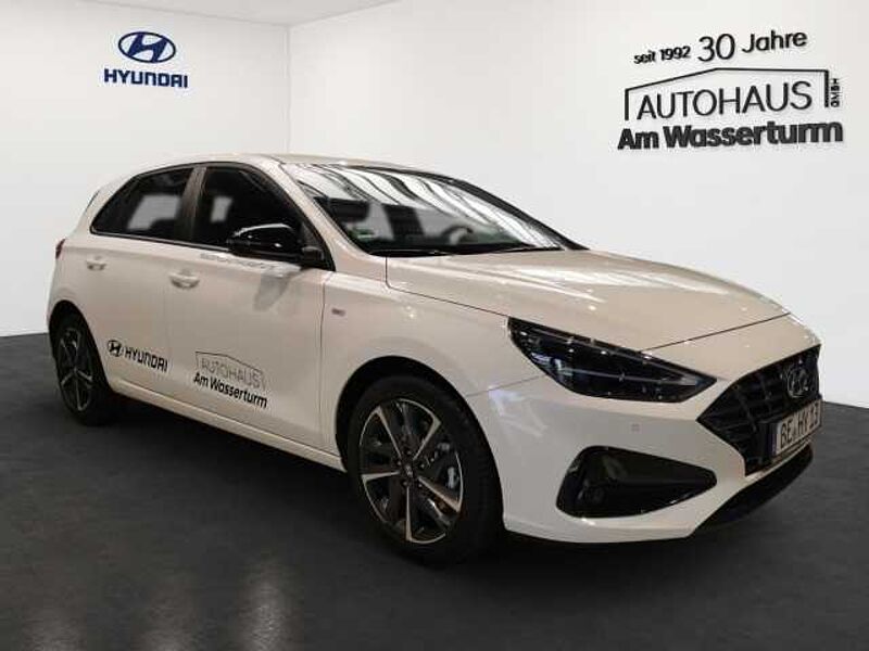 Hyundai i30 Mild-Hybrid EU6d FL 1.5 T-GDI 5-Türer M/T 48V (MJ23) Advantage Mild-Hybrid EU6d FL 1.5 T-GDI 5-Türer M/T 48V (MJ23) Advantage