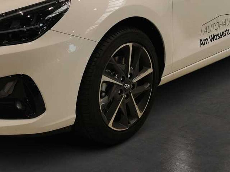 Hyundai i30 Mild-Hybrid EU6d FL 1.5 T-GDI 5-Türer M/T 48V (MJ23) Advantage Mild-Hybrid EU6d FL 1.5 T-GDI 5-Türer M/T 48V (MJ23) Advantage