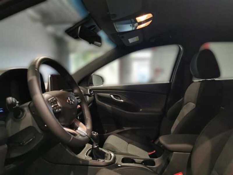 Hyundai i30 Mild-Hybrid EU6d FL 1.5 T-GDI 5-Türer M/T 48V (MJ23) Advantage Mild-Hybrid EU6d FL 1.5 T-GDI 5-Türer M/T 48V (MJ23) Advantage